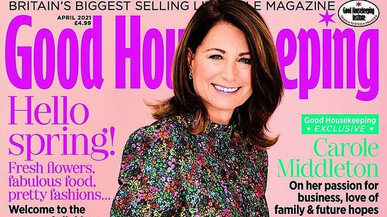 Κάρολ Μίντλετον: Η 66χρονη μαμά της Κέιτ σε εξώφυλλο με το τέλειο ανοιξιάτικο φόρεμα