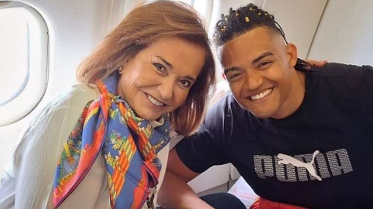 Ντόρα Μπακογιάννη και Εμμανουήλ Καραλής στην ίδια πτήση για Πεκίνο - Δείτε τη φωτογραφία