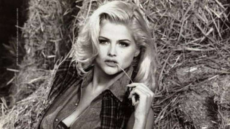 Άννα Νικόλ Σμιθ: Τα παιδικά χρόνια, ο γάμος με τον 89χρονο δισεκατομμυριούχο και ο θάνατος από ναρκωτικά - Ντοκιμαντέρ η ζωή της