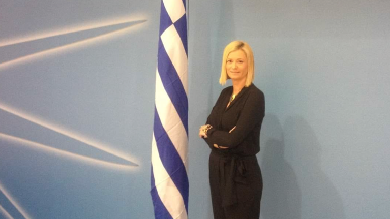 Νέο παραλήρημα της Ραχήλ Μακρή: &quot;Η δικτατορία μας ρίχνει νανοϊό με 5G, βάλτε το εμβόλιό σας εκεί που ξέρετε&quot;