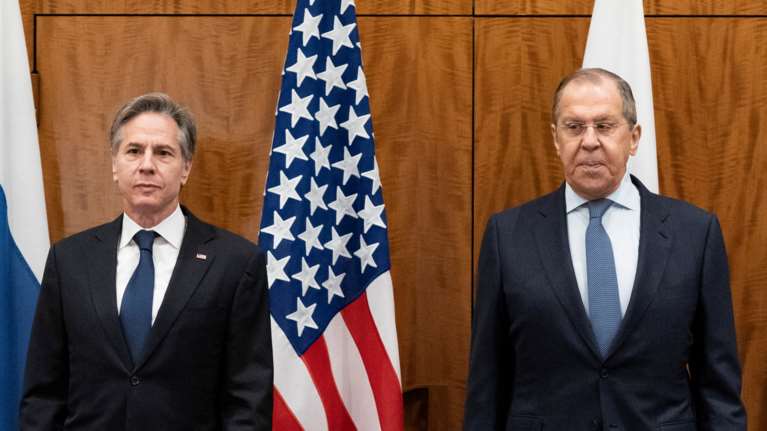 Τηλεφωνική επικοινωνία Μπλίνκεν - Λαβρόφ ενώ πυκνώνουν τα σύννεφα πολέμου στην Ουκρανία - Αναμένεται επικοινωνία και μεταξύ Μπάιντεν και Πούτιν