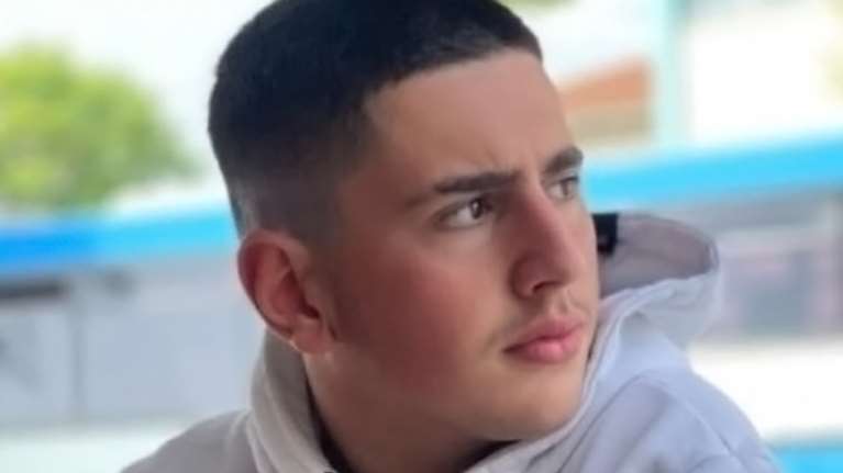 "Όσο κοιτάω τον ουρανό, θα πετάω μαζί του": Συγκλόνισε φίλος του 19χρονου Γιάννη που σκοτώθηκε στο λούνα παρκ στη Χαλκιδική