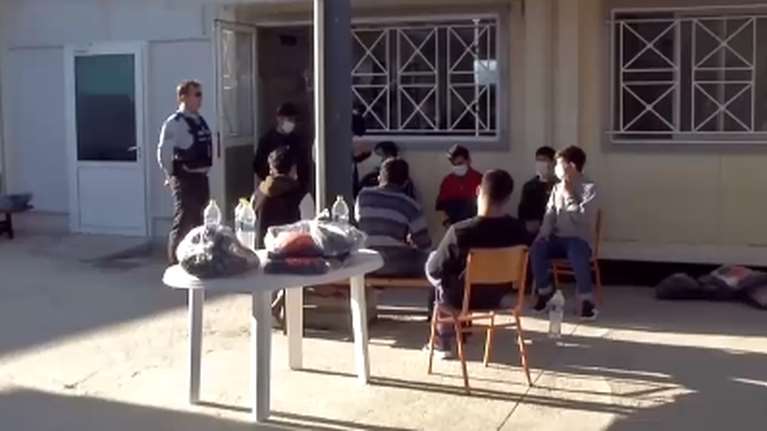 Έβρος: Σε ΚΥΤ της Ορεστιάδας 28 από τους 92 μετανάστες που βρέθηκαν γυμνοί - Σε σοκ τα παιδιά