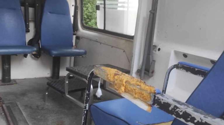 Καταγγελία Πολάκη για το "Σωτηρία": Τριτοκοσμικές εικόνες με μεταφορά ασθενή σε "σαπάκι" ασθενοφόρο χωρίς θέρμανση [βίντεο]