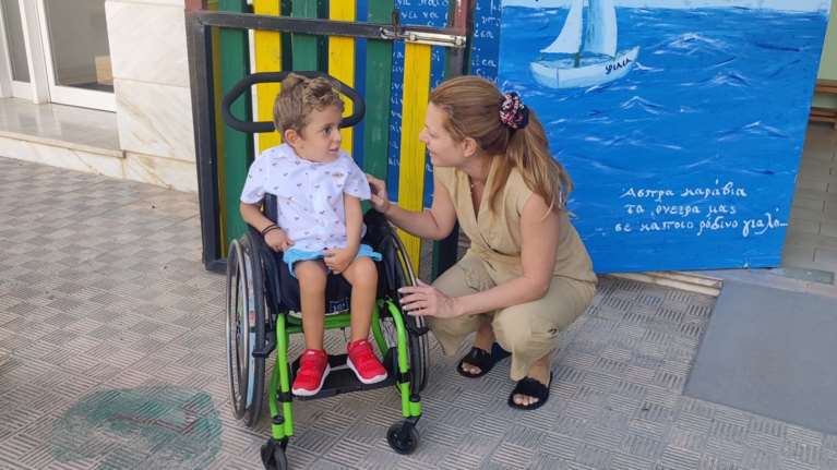 &quot;Πρωτάκι&quot; ο Παναγιώτης - Ραφαήλ: Συγκίνηση για την πρώτη μέρα στο σχολείο του &quot;μικρού ήρωα&quot; [εικόνα]