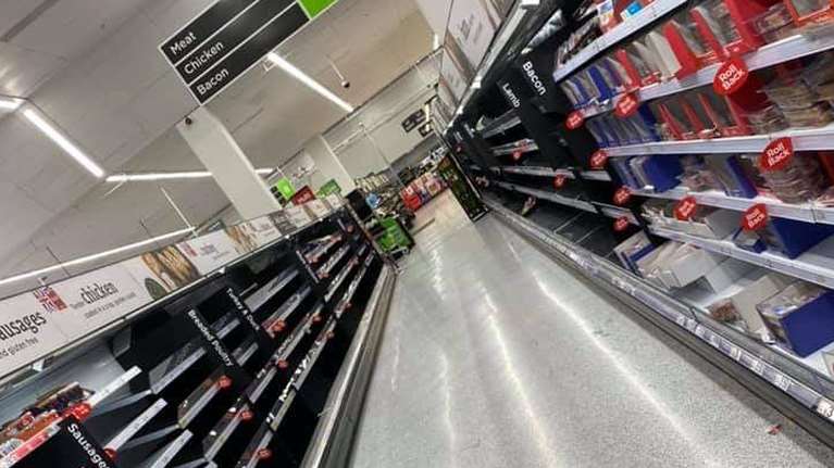 Κορονοϊός: Κοντά στο δεύτερο lockdown η Βρετανία - Αδειάζουν τα σούπερ μάρκετ πανικόβλητοι πολίτες [εικόνες]