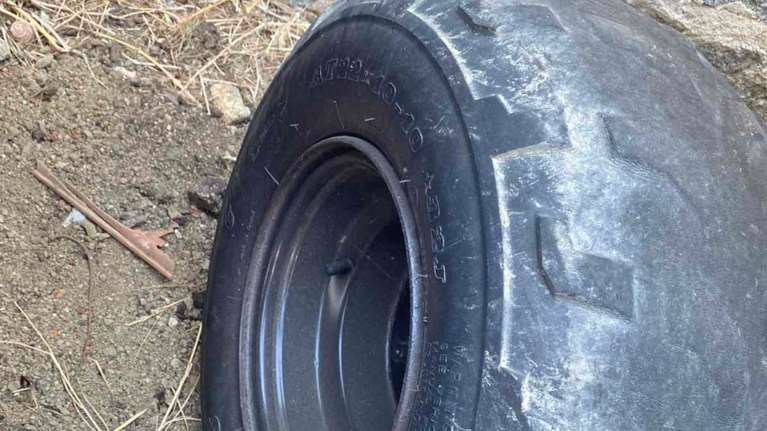 Αποκαλύψεις - σοκ στη Μύκονο: Οχήματα με φθαρμένα ελαστικά και χωρίς άδεια κυκλοφορίας ενοικίαζαν εταιρείες [Εικόνες]