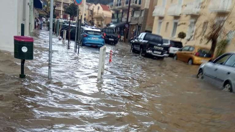 Κεφαλονιά: Απίστευτες εικόνες - Πλημμύρισε η παραλιακή Αργοστολίου λόγω μπόρας 10 μέρες μετά τον &quot;Ιανό&quot;