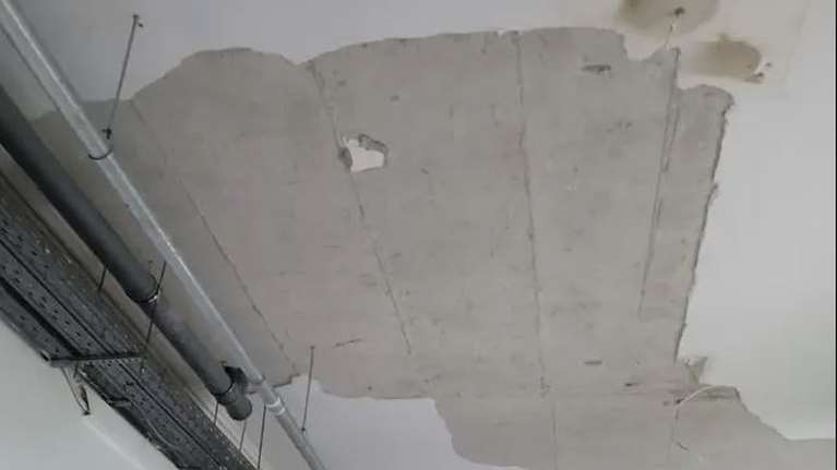 Έπεσε το ταβάνι σε διάδρομο του νοσοκομείου ΚΑΤ - Τι καταγγέλλει το Σωματείο Εργαζομένων