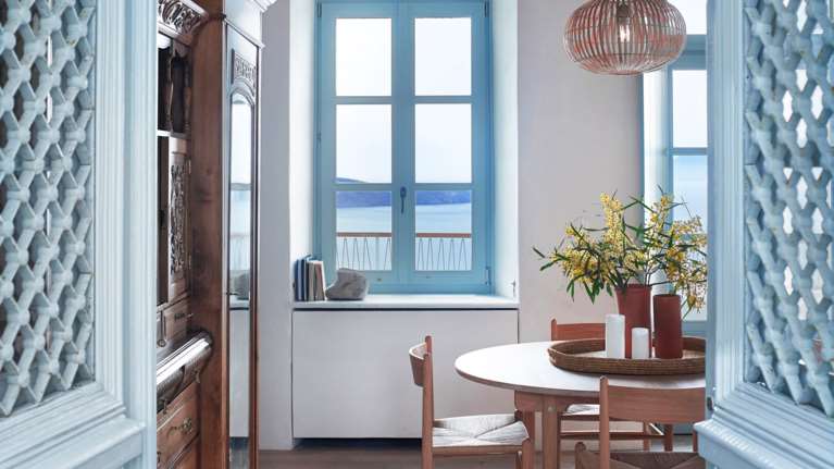 Μήλος: Το εντυπωσιακό σπίτι του 19ου αιώνα, σκαρφαλωμένο στο γκρεμό