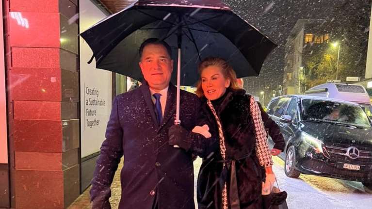 Γεωργιάδης για Μανωλίδου στο Νταβός: Τα έξοδά της όταν με συνοδεύει τα πληρώνουμε εμείς, όχι το Κράτος [Εικόνες]