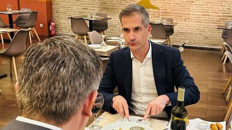 Ο Μπακογιάννης πήγε να φάει στο εβραϊκό εστιατόριο στου Ψυρρή που ήταν στόχος τρομοκρατών [εικόνες]