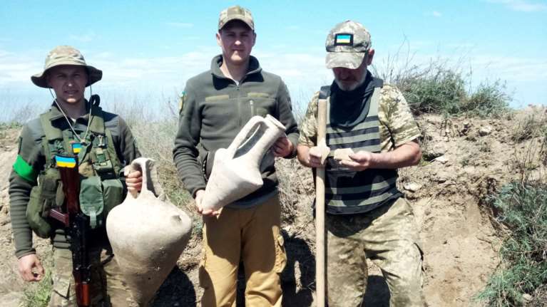 Ουκρανοί στρατιώτες ανακάλυψαν στην Οδησσό αρχαίους ελληνικούς αμφορείς - Αποκάλυψη Figaro [εικόνες]