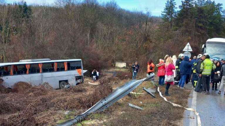 Τροχαίο στη Βουλγαρία: Τουριστικό λεωφορείο συγκρούστηκε με φορτηγό - Οκτώ Έλληνες και δύο Ρουμάνοι τραυματίες [Εικόνες - Βίντεο]