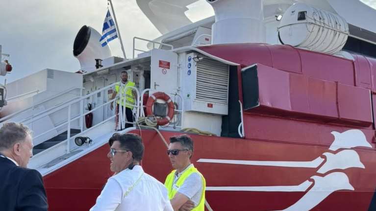 Πόρος: Απειλή για βόμβα στο Flying Cat ΙΙΙ - 287 επιβάτες χρειάστηκε να αποβιβαστούν