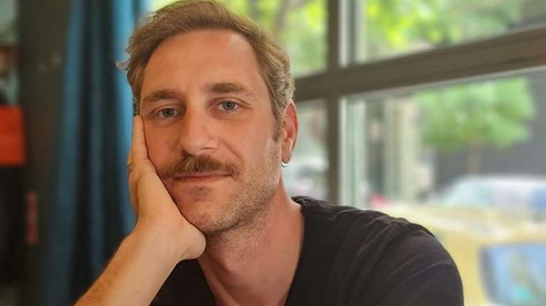 Άγγελος Ανδριόπουλος: &quot;Απολύθηκα λόγω... εγκυμοσύνης&quot; - Η καταγγελία του ηθοποιού