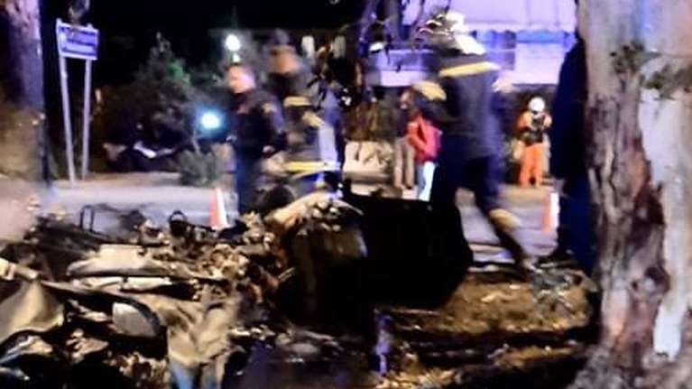 Σοβαρό τροχαίο στη Βούλα: Φεράρι τυλίχθηκε στις φλόγες, νεκρός ο οδηγός [Εικόνες]