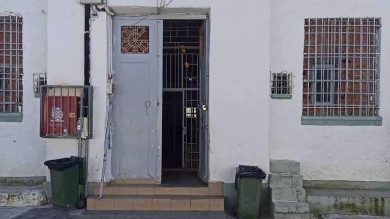 Κρατούμενος Λιγνάδης: Πρώτη ημέρα στη φυλακή - Καταβεβλημένος και σχεδόν αμίλητος [Εικόνες]