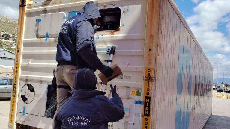 Κοκαΐνη 5,9 εκατ. ευρώ κατάσχεσε η ΑΑΔΕ στο λιμάνι του Πειραιά - Κρυμμένη σε φορτίο με μπανάνες [εικόνες]