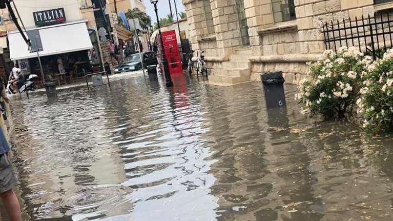 &quot;Βενετία&quot; έγινε το Ρέθυμνο: Πλημμύρες και διακοπές ρεύματος- Πότε υποχωρεί η κακοκαιρία [Εικόνες, Βίντεο]