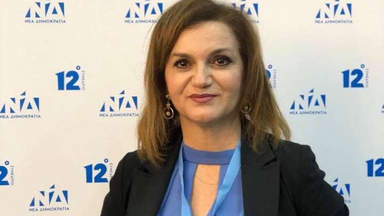 Ποια είναι η Έλενα Μακρή-Θεοδώρου που παίρνει την έδρα του Θέμη Χειμάρα μετά την παραίτησή του