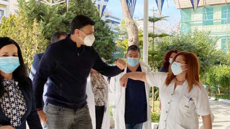 Το Τζάνειο επισκέφθηκε ο Βασίλης Κικίλιας: &quot;Ιδιωτικά Θεραπευτήρια, στρατιωτικά νοσοκομεία και ιδιώτες γιατροί στηρίζουν το ΕΣΥ&quot;