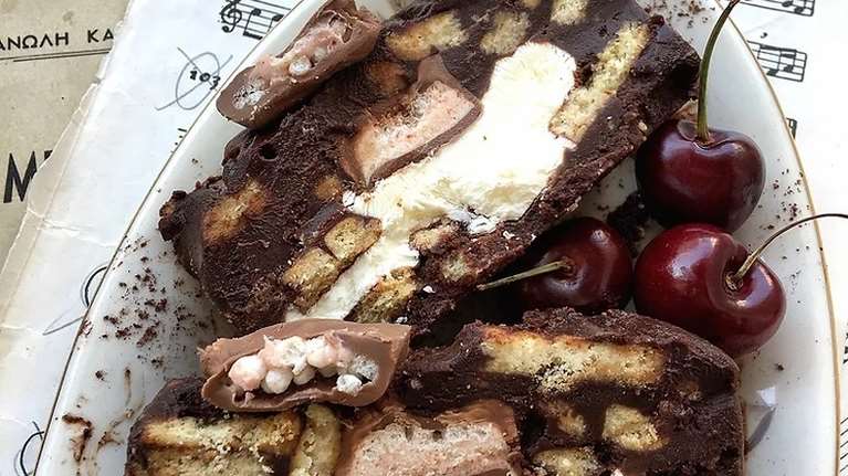 Γλυκό κόλαση: Κορμός σοκολάτας γεμιστός με τυρί κρέμα και lila pause