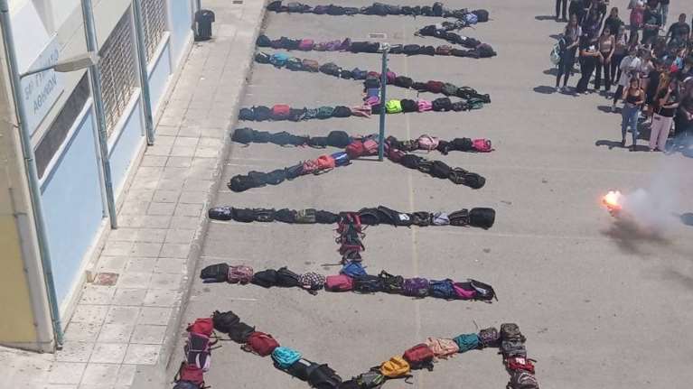 Συγκλονιστική μαρτυρία: Ο 14χρονος είχε μιλήσει για αυτοκτονία πριν 3 μήνες - &quot;Δεν γνωρίζαμε&quot; λένε γιαγιά και θεία του μαθητή