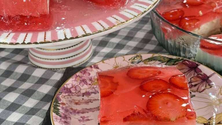 Μαμαδίστικο γλυκό ψυγείου με ζελέ και μπισκότα - Τοπ καλοκαιρινό επιδόρπιο