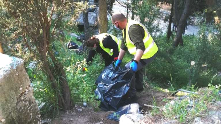Ο Δήμος Αθηναίων καθαρίζει και ομορφαίνει το λόφο του Στρέφη [εικόνες]