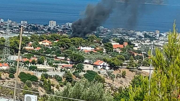 Νέος συναγερμός: Σε εξέλιξη πυρκαγιά σε αποθήκη στους Αγίους Θεοδώρους