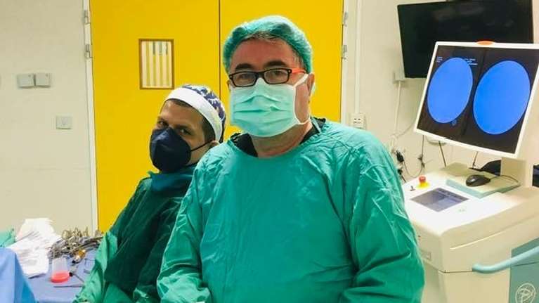 "Ο πραγματικά συγκλονισμένος σιωπά...": Κραυγή γιατρού μέσα από το χειρουργείο στο νοσοκομείο της Λάρισας