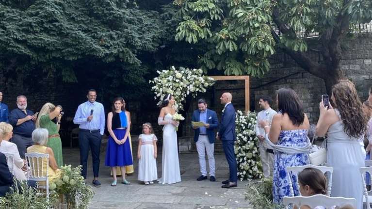 Κοσμοσυρροή  για γάμους στον πλάτανο της Τσαγκαράδας μέχρι και για το καλοκαίρι του 2026 - Φέτος και επέλαση πεταλούδων