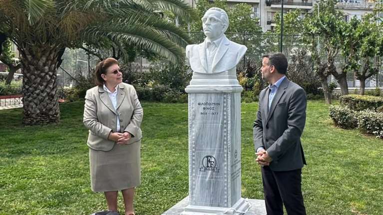 Φιλοποίμην Φίνος: Έγιναν τα αποκαλυπτήρια της προτομής του στην Αθήνα - Πού ακριβώς βρίσκεται [εικόνες]