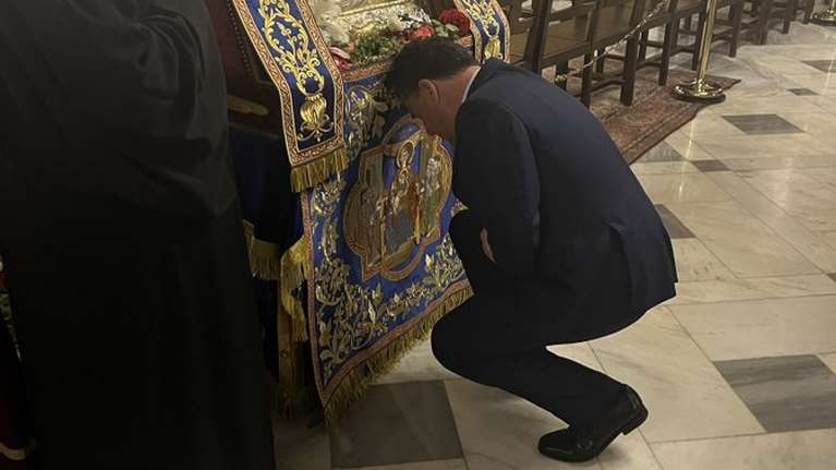 Ο καβγάς του Άδωνι Γεωργιάδη με υποψήφια βουλευτή του ΣΥΡΙΖΑ - Τον επέκρινε επειδή προσκύνησε την εικόνα "Άξιον Εστί"