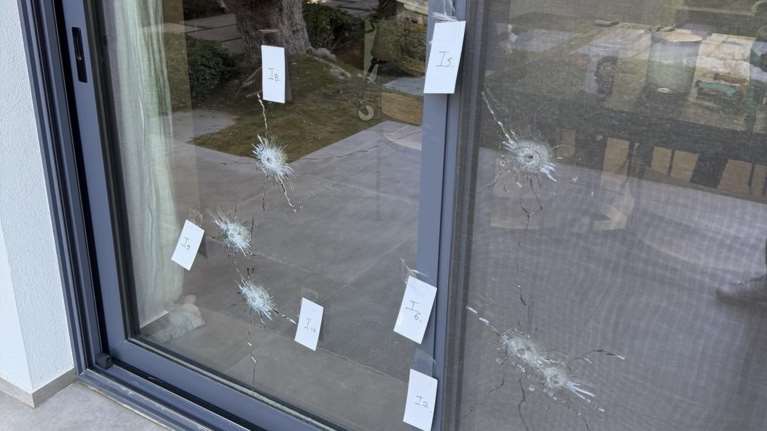 Ρόδος: Βίντεο-ντοκουμέντο από τη στιγμή που &quot;γάζωσαν&quot; με 14 σφαίρες το σπίτι γνωστού επιχειρηματία