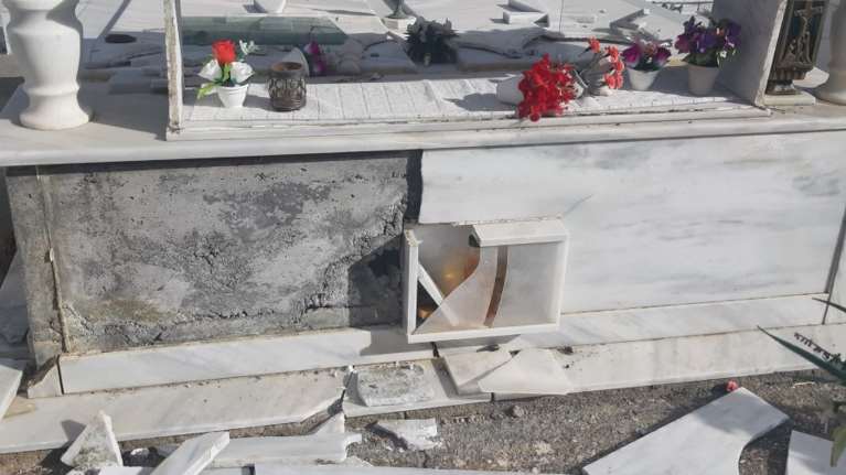 Σεισμός στην Κρήτη: Ανατριχίλα - Ανοιξαν τάφοι από τα Ρίχτερ [εικόνες]