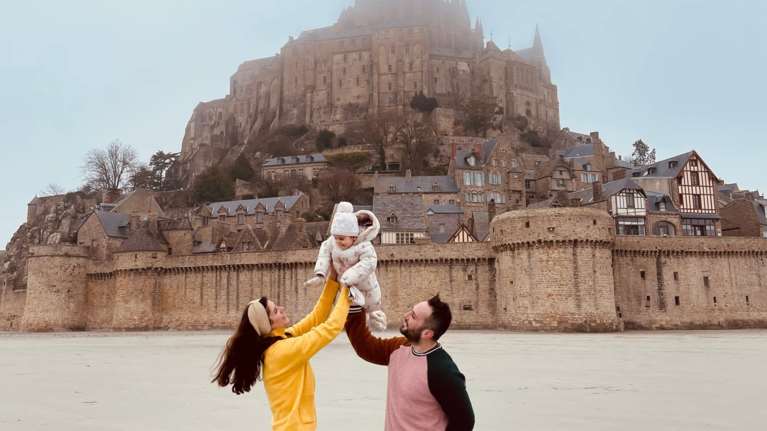 Ταξιδιώτης από... κούνια: Είναι μόλις 18 μηνών και έχει πάει σε 20 χώρες - Από τις νήσους Φερόε μέχρι την Ισλανδία