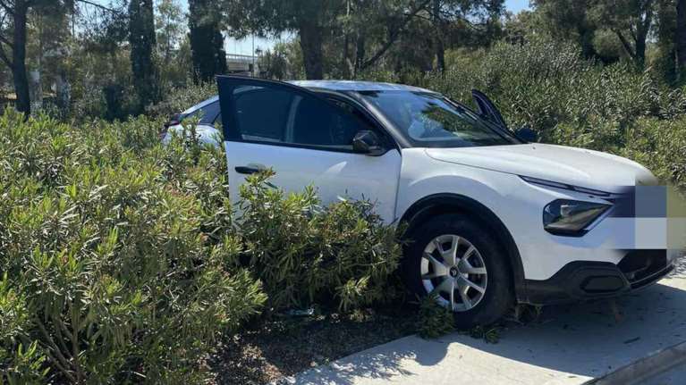 Καταδίωξη Ρομά στην Καλλιθέα: Προσπάθησαν να εμβολίσουν περιπολικό - Δύο συλλήψεις