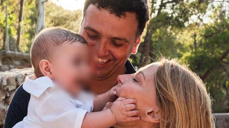 Βασίλης Κικίλιας και Τζένη Μπαλατσινού βάφτισαν το γιο τους: Το άλμπουμ της βάφτισης [Εικόνες]