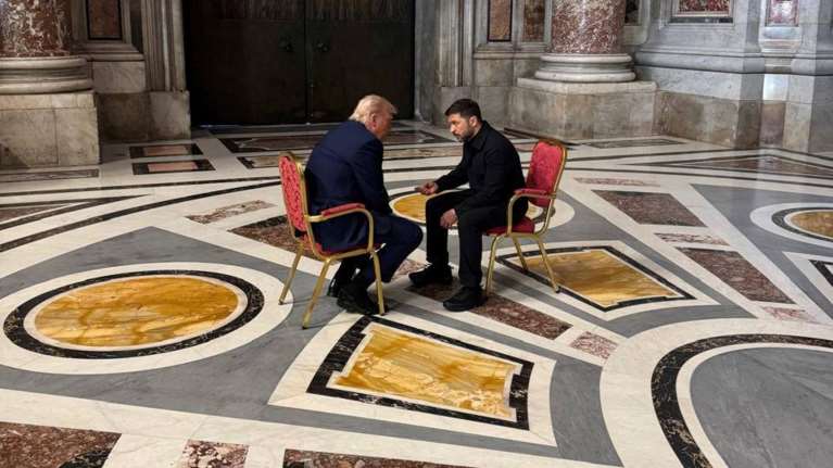 Τι είπε ο Ζελένσκι στον Τραμπ στην κηδεία του Πάπα Φραγκίσκου - Όλο το παρασκήνιο του τετ α τετ στο Βατικανό