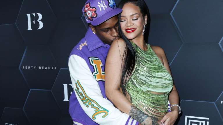 Πάμπλουτο από κούνια: 1,2 δισ. δολάρια &quot;ζυγίζει&quot; το νεογέννητο μωρό της Ριάνα και του ράπερ ASAP Rocky