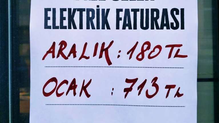 Τουρκία: Ξεχειλίζει η οργή κατά Ερντογάν εξαιτίας της ακρίβειας - Χρεώνουν ακόμα και τις... θερμάστρες στις καφετέριες [εικόνες]