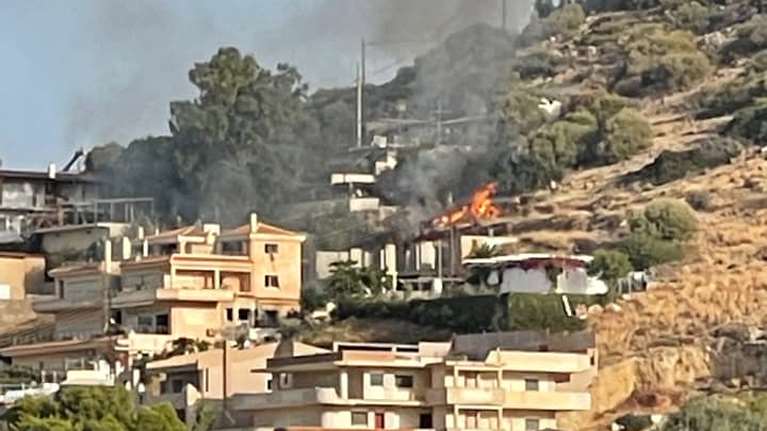 Καλύβια: Έκρηξη σε σπίτι - Επτά τραυματίες, ανάμεσά τους παιδιά - &quot;Εσκασε&quot; δεξαμενή υγραερίου [Εικόνες]