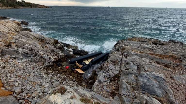 Νέα τραγωδία στο Αιγαίο: Τέσσερις νεκροί μετανάστες μετά από ναυάγιο στη Λέσβο - 21 οι αγνοούμενοι [εικόνες - βίντεο]