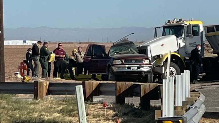 Τραγωδία στην Καλιφόρνια: 15 νεκροί μετά από σύγκρουση SUV με φορτηγό που μετέφερε χαλίκι [Βίντεο]
