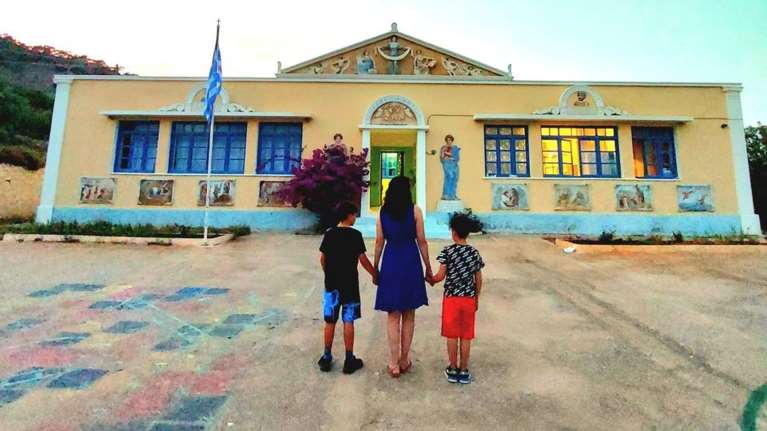 Κάρπαθος: Κλείνει μετά από 63 χρόνια το δημοτικό σχολείο στο Διαφάνι - &quot;Δεν λέμε αντίο, υπόσχομαι πως θα ξαναβρεθούμε&quot;