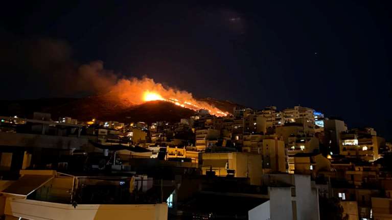 Σχιστό Κορυδαλλού: Υπό μερικό έλεγχο η φωτιά - Δεν κινδύνευσαν σπίτια [εικόνες - βίντεο]