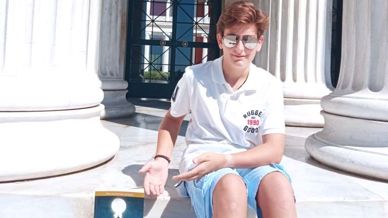 Δημοσθένης- Δημήτριος Δεσποτίδης: Ο 14χρονος μαθητής με παγκόσμιο βραβείο ποίησης μιλά για τα όνειρά του [εικόνες]