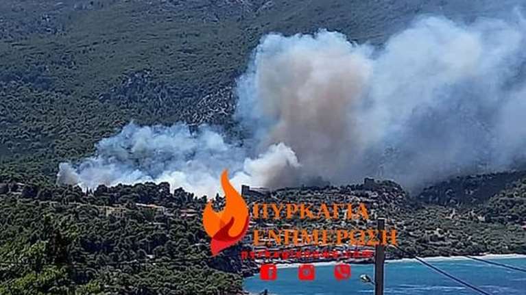 Διακοπή κυκλοφορίας λόγω της δασικής πυρκαγιάς στο Πόρτο Γερμενό